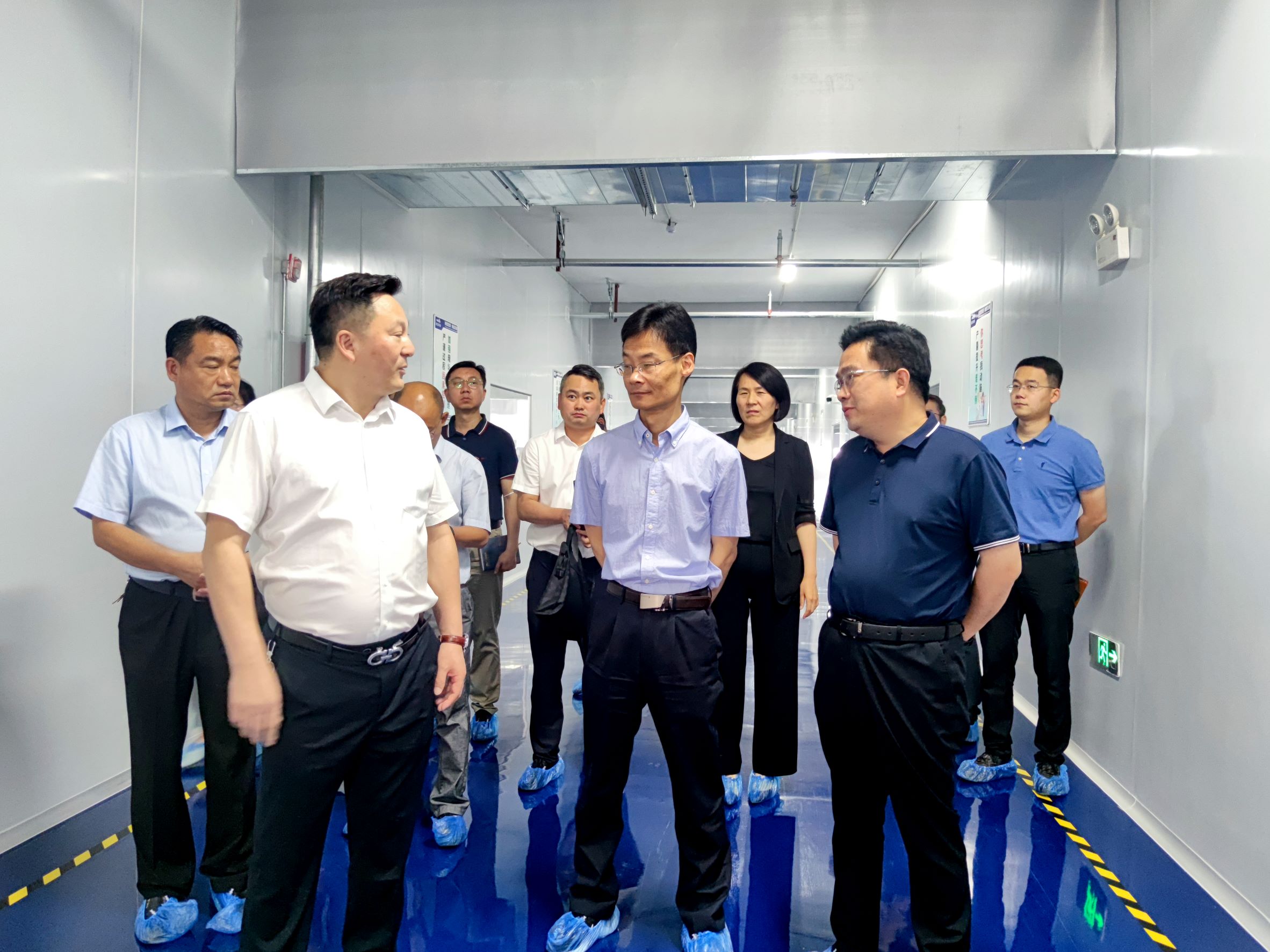 高新区管委会莅临恒行娱乐调研指导 (4)