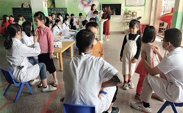 中山街道卫生服务为幼儿园体检，筛查疑似病症，可以这样做